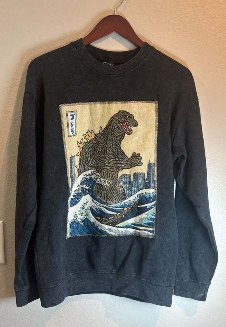 Godzilla 'The Great Wave' Embroidered Tapestry Graphic Sweatshirt Sz M